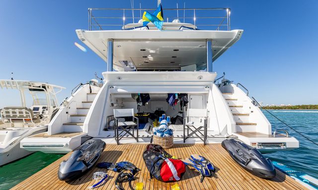 Captain Morgan II yacht Beach Club and Swim Platform