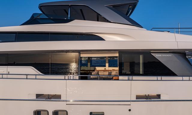 Sarah Anne yacht Fold-Down Terrace
