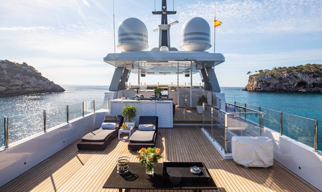 Astrum yacht Spacious Flybridge