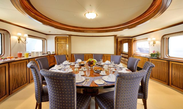 Goose yacht Panoramic Dining Area