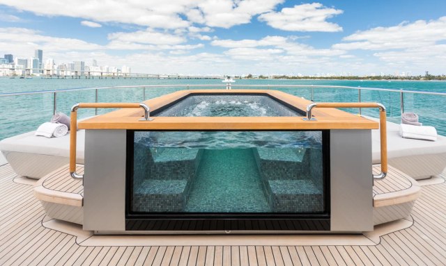 Bacchanal yacht Custom Swimming Pool