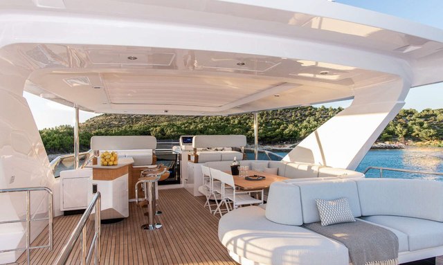 Vesta yacht Vast Flybridge