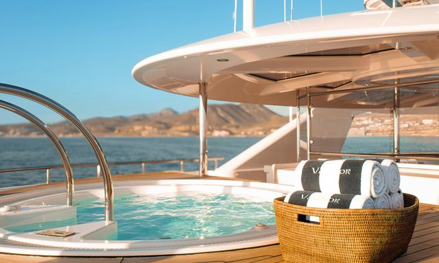 Valinor yacht Expansive Sundeck