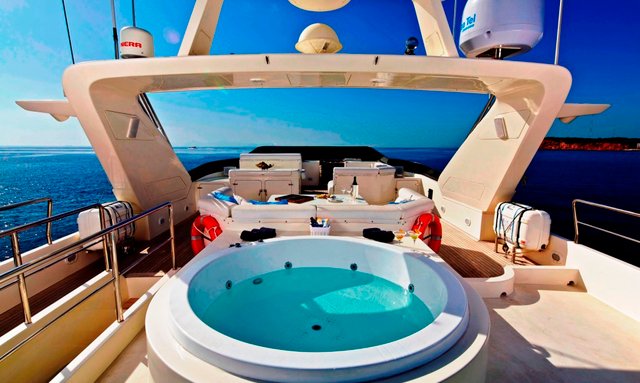Accama Delta yacht Jacuzzi Flybridge Layout