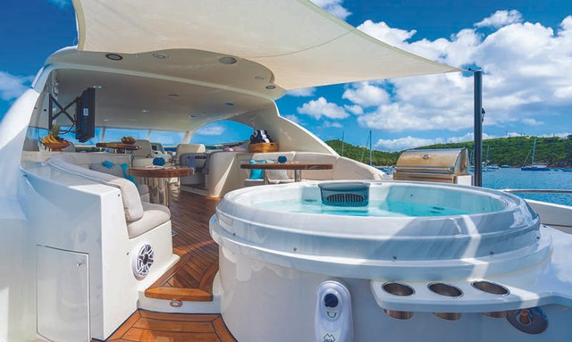 Namastay yacht Jacuzzi Flybridge