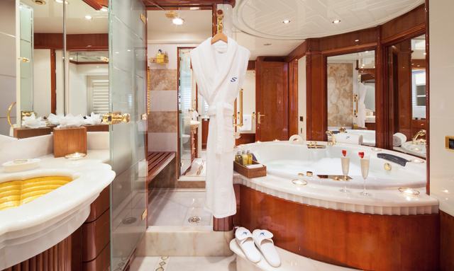 Dumb Luck yacht Private Master Suite