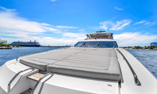 Linzee yacht Large Bow Sunpad
