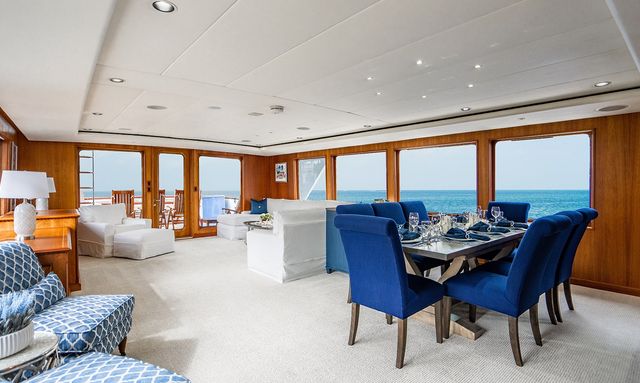 Silver Seas yacht Full-Beam Cherrywood Saloon