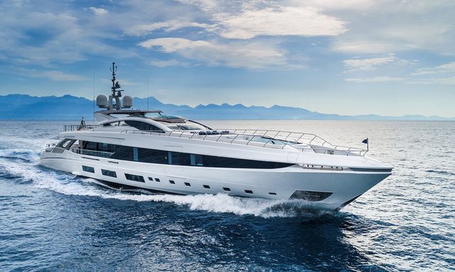 Velocity yacht Sleek Fast Profile