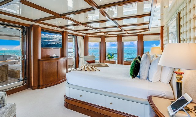 OCeanos yacht Owner's Suite