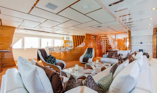 Hatt Mill yacht Casual Sky Lounge