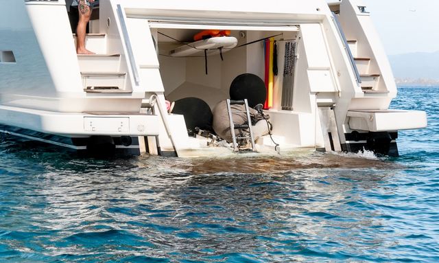 CS10 Mare yacht Hydraulic Garage