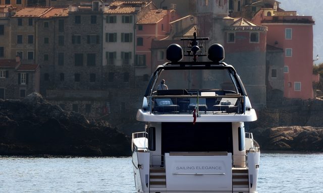 Balance yacht Concealed Tender Garage