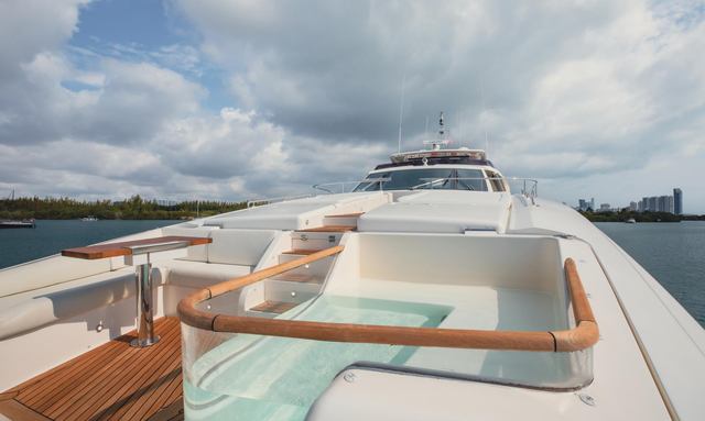 White Pearl yacht Glass-Sided Jacuzzi