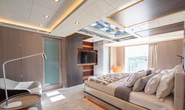 Starburst III yacht Luxury Accommodations