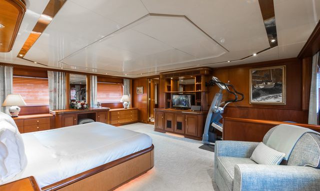 Ramble On yacht Master Suite Luxury