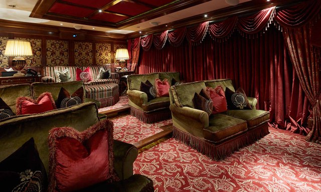 Pure yacht Cinema