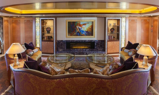 Solandge yacht Statement fireplace