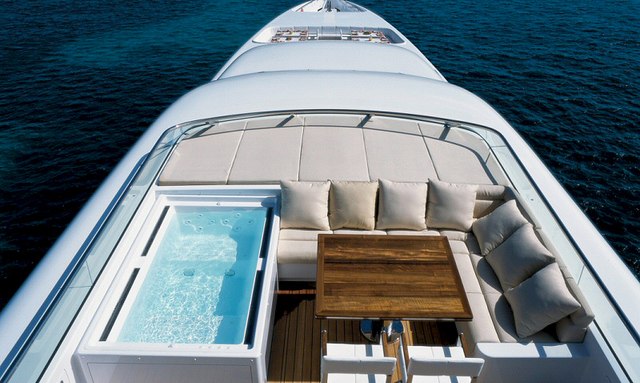 Rabdan yacht Jacuzzi