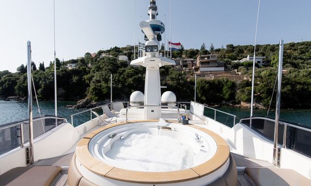 Daloli yacht Exterior Teak Decks