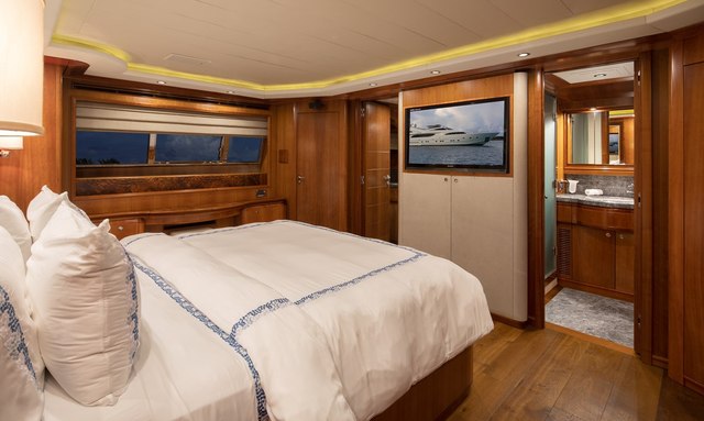 Mambo yacht Versatile Owner Suite