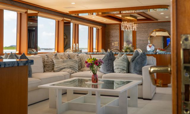 Gale Winds yacht Contemporary Main Salon