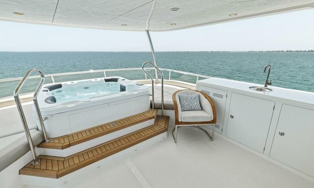 Claymaker yacht Expansive Outdoor Living
