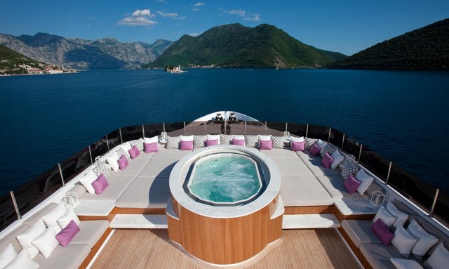 Carpe Diem yacht Sun Deck Spa Pool