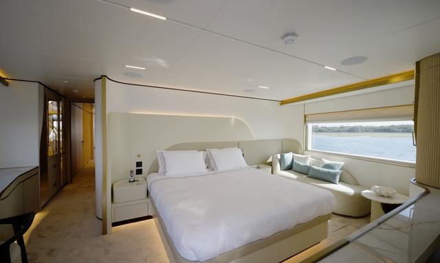 L'Onda yacht Main Deck Owner's Suite