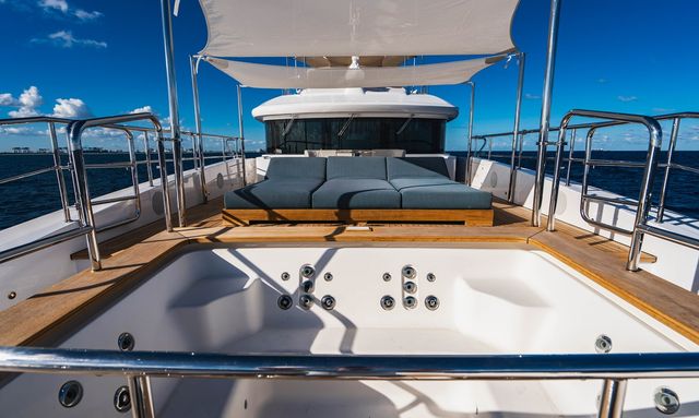 Bella Vita yacht Foredeck Jacuzzi
