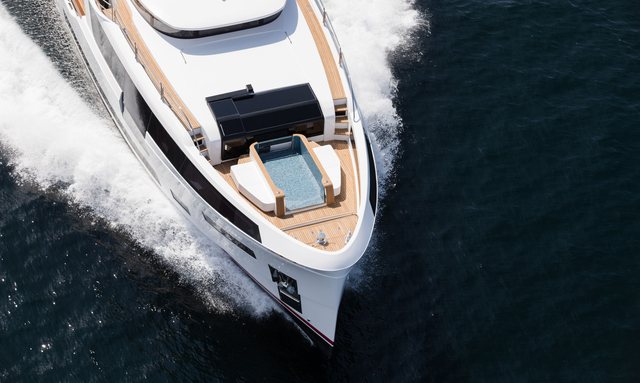 Saint yacht Foredeck Owner’s Zone with Integrated Dip Pool