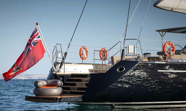 Ravenger yacht Beach Deck Access