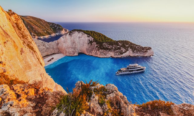Miouch yacht Explorer Hull, Med Spirit