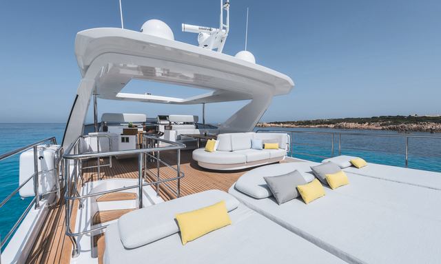 Pier Pressure yacht Flybridge designed as main social deck