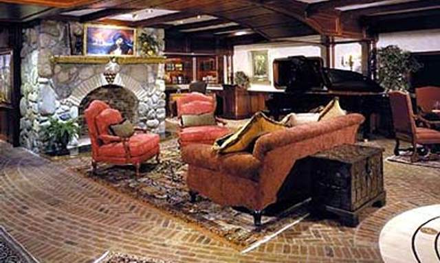Bart Roberts yacht Cannon Fireplace in the Pirate Hall
