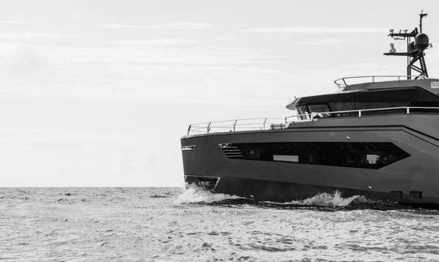 Rock V yacht High Bow, Low Stern