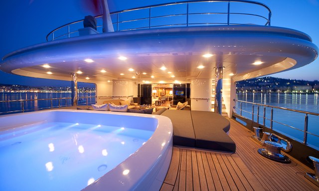 Chayka yacht Outdoor Spa Pool