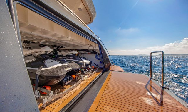 Jangada yacht Spacious Storage for Toys