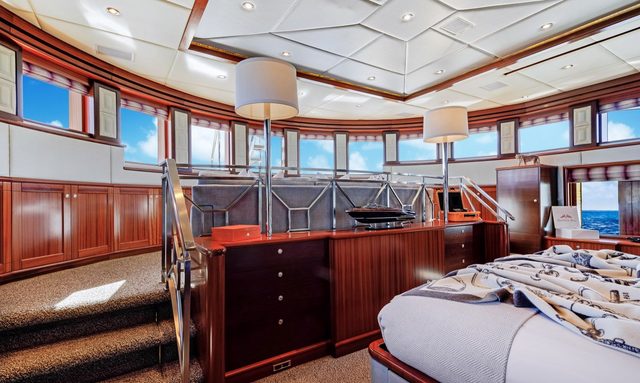 Ocean Club yacht Two-Level Master Suite