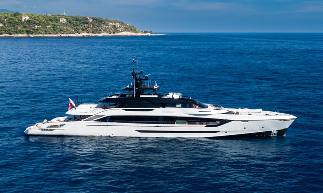 Rose yacht Expansive Floor-to-Ceiling Glazing