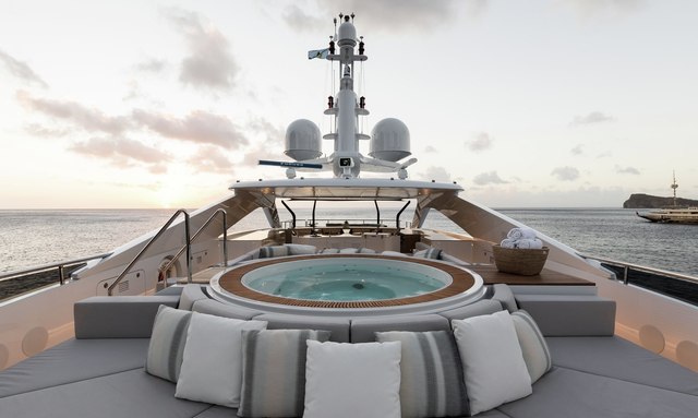 Laurentia yacht Top deck jacuzzi