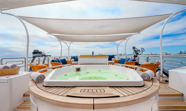Dumb Luck yacht Convertible Sundeck