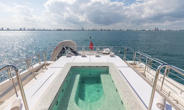 Vicky yacht Swimming pool