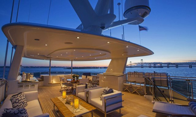 Far Niente yacht Sizeable deck spaces