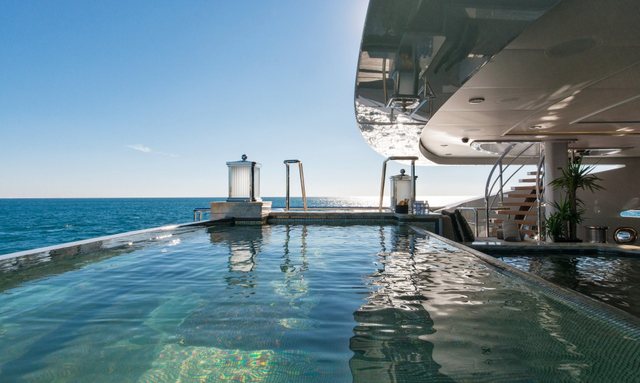 I Dynasty yacht Infinity pool