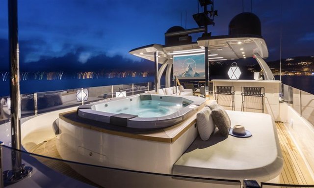 Fifi yacht Versatile Sundeck Layout