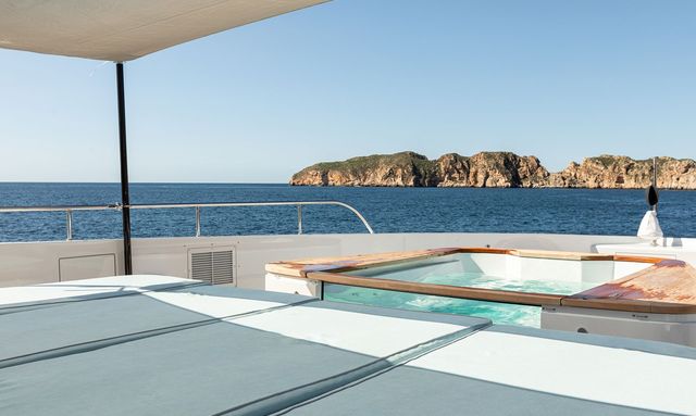 EH2 yacht Custom Swimming Pool