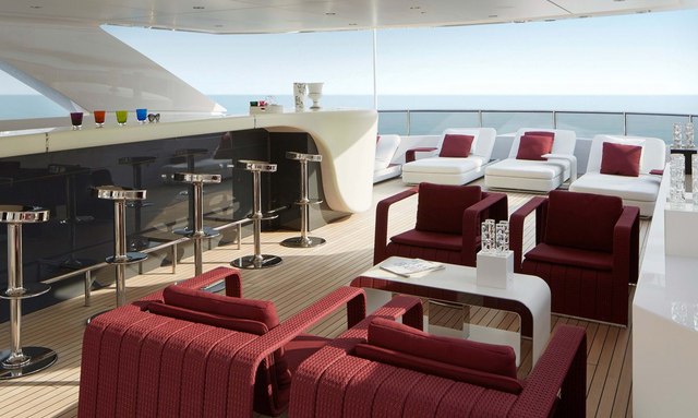 Home yacht Sundeck Amenities