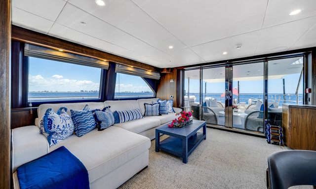 Familybilt yacht Sky Lounge