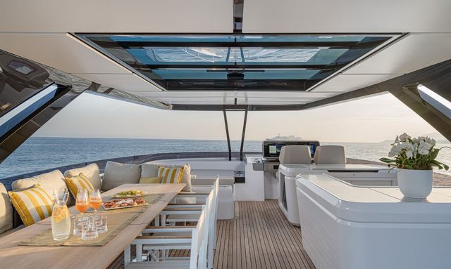 Vittoria yacht Flybridge Space
